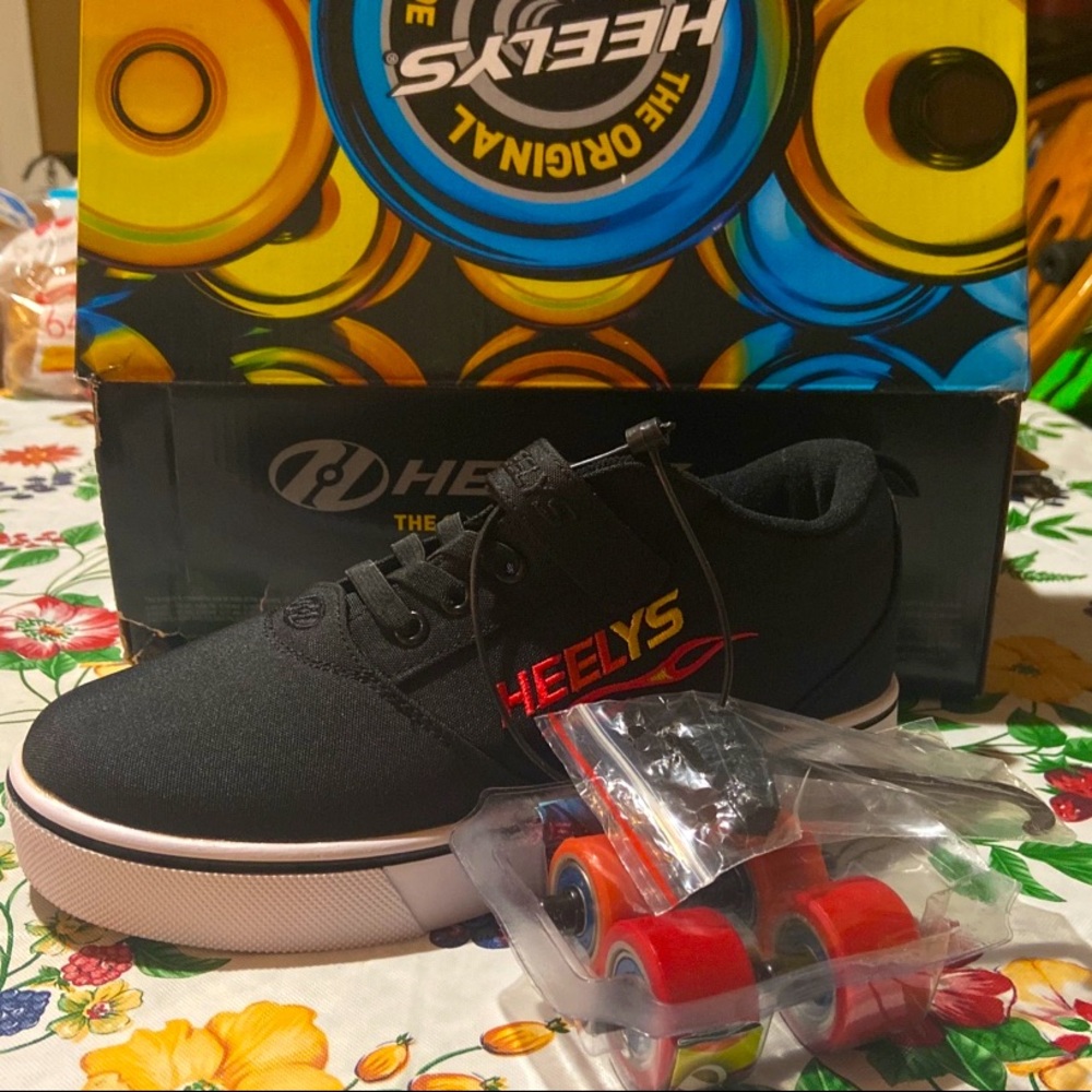 Heelys - youth size 5 (Brand New)